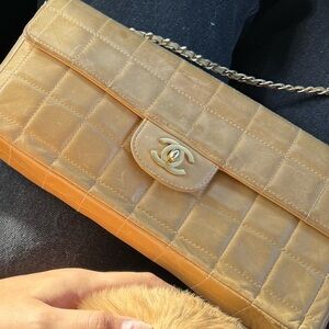 CHANEL Tan chocolate bar